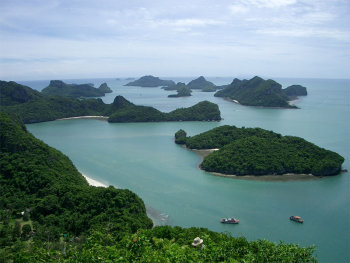 http://talk2trip.com/wp-content/uploads/2008/11/angthong-island.jpg